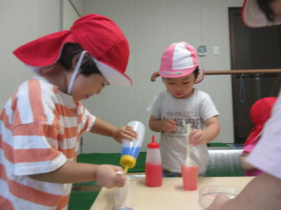 あめ　色水あそび